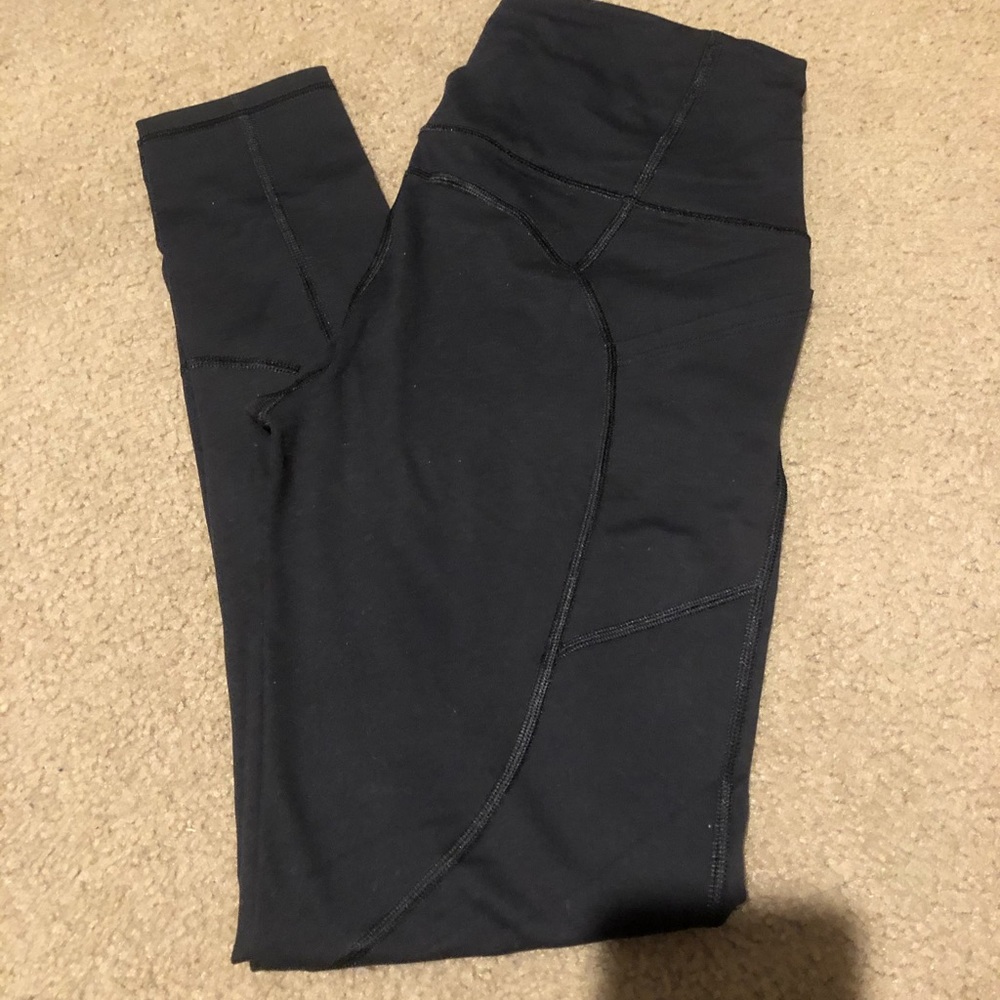 VS Knockout Leggings-Pockets